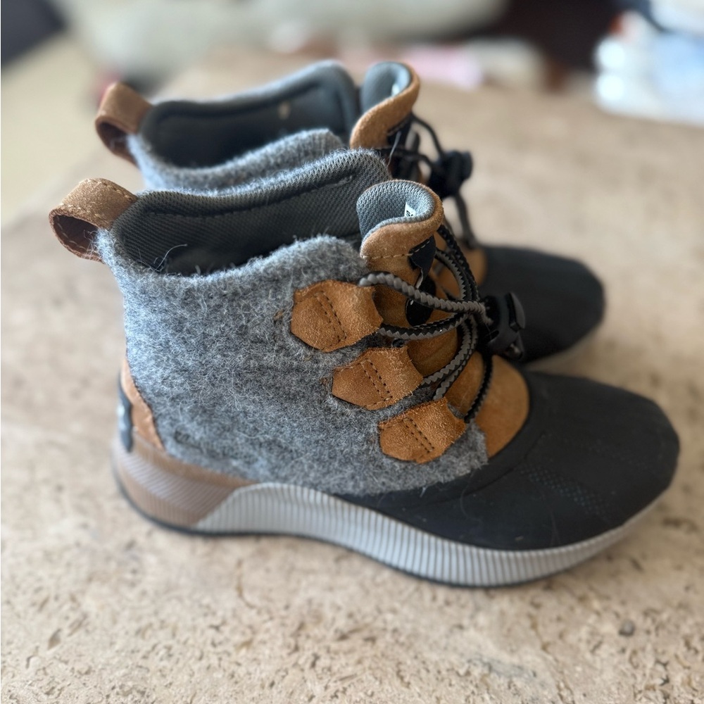 Sorel Kids Boots in Gray and Brown
